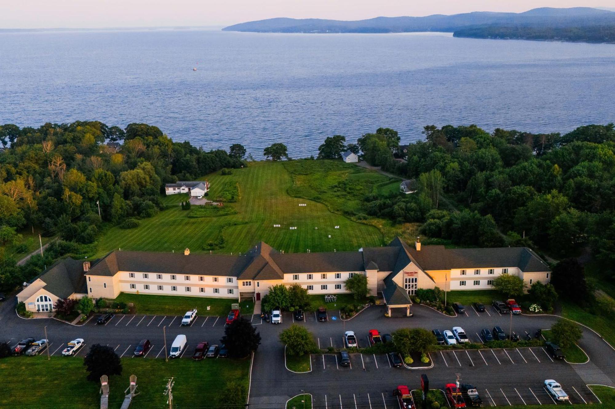 Fireside Inn, Ocean'S Edge Belfast Exterior photo